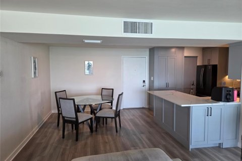 Copropriété à louer à Treasure Island, Floride: 2 chambres, 121.52 m2 № 2093197 - photo 11