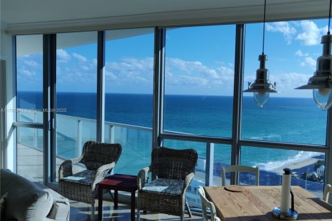 Copropriété à louer à Hollywood, Floride: 3 chambres, 196.49 m2 № 1862098 - photo 10