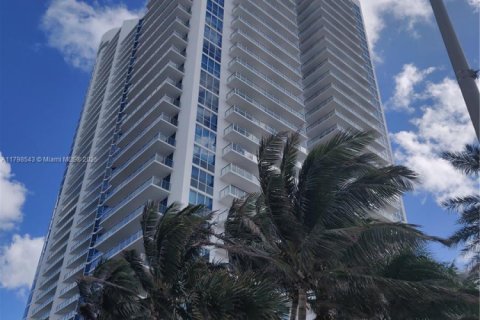 Copropriété à louer à Hollywood, Floride: 3 chambres, 196.49 m2 № 1862098 - photo 1