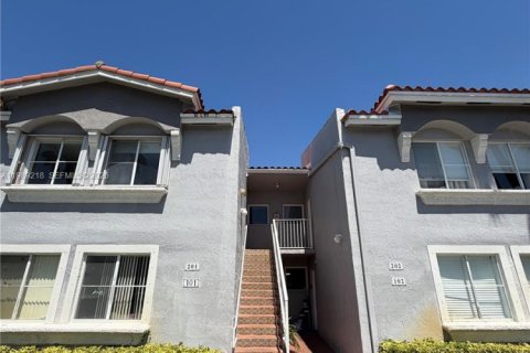 Кондоминиум с 3 спальнями в Дорал, Флорида № 2053315