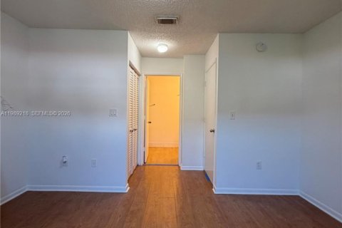 Снять в аренду кондоминиум в Дорал, Флорида 3 спальни, 104.05м2, № 2053315 - фото 10