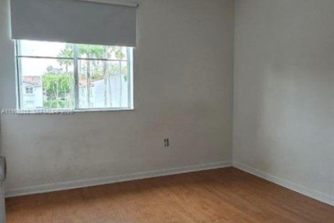 Снять в аренду кондоминиум в Дорал, Флорида 3 спальни, 104.05м2, № 2053315 - фото 7