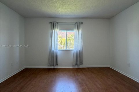 Снять в аренду кондоминиум в Дорал, Флорида 3 спальни, 104.05м2, № 2053315 - фото 9