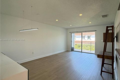 Снять в аренду кондоминиум в Дорал, Флорида 3 спальни, 104.05м2, № 2053315 - фото 5