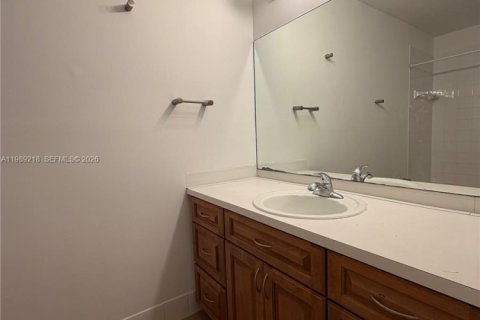 Снять в аренду кондоминиум в Дорал, Флорида 3 спальни, 104.05м2, № 2053315 - фото 13