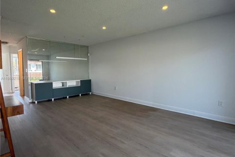 Снять в аренду кондоминиум в Дорал, Флорида 3 спальни, 104.05м2, № 2053315 - фото 6