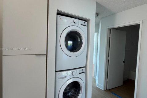 Снять в аренду кондоминиум в Дорал, Флорида 3 спальни, 104.05м2, № 2053315 - фото 14