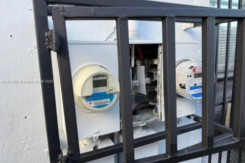 Propiedad comercial en venta en Miami, Florida, 115.57 m2 № 1967545 - foto 13