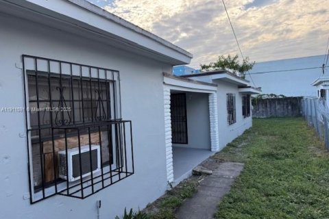 Propiedad comercial en venta en Miami, Florida, 115.57 m2 № 1967545 - foto 3