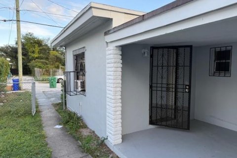 Propiedad comercial en venta en Miami, Florida, 115.57 m2 № 1967545 - foto 10