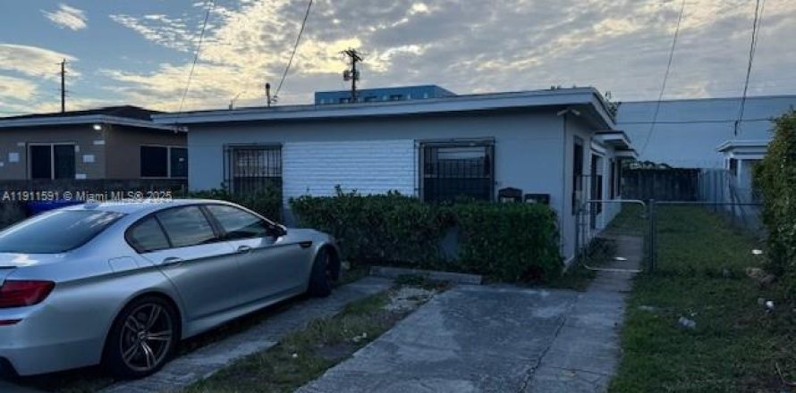 Propiedad comercial en Miami, Florida 115.57 m2 № 1967545