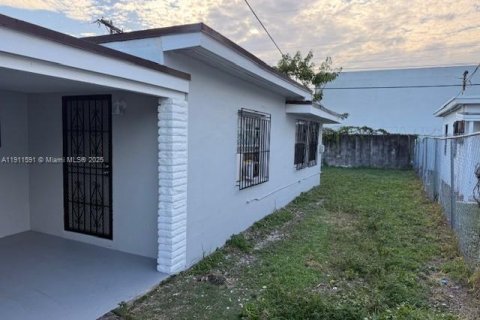 Propiedad comercial en venta en Miami, Florida, 115.57 m2 № 1967545 - foto 2