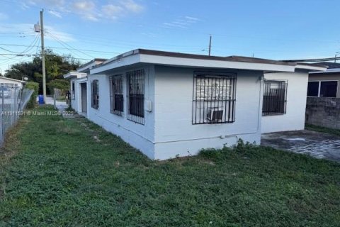 Propiedad comercial en venta en Miami, Florida, 115.57 m2 № 1967545 - foto 11