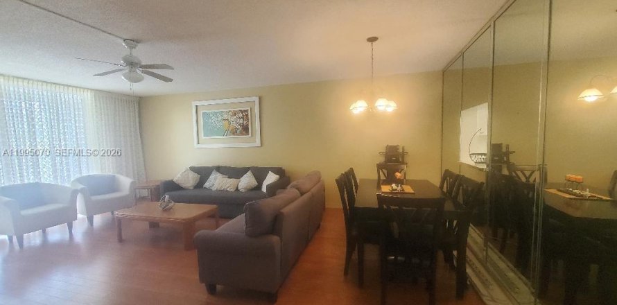 Condominio en Hallandale Beach, Florida, 2 dormitorios № 2346684