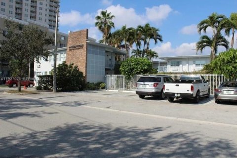 Снять в аренду квартиру в Майами, Флорида 39.02м2, № 1985974 - фото 20