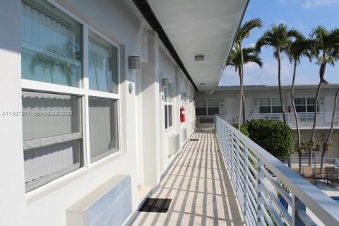 Снять в аренду квартиру в Майами, Флорида 39.02м2, № 1985974 - фото 12