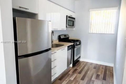 Снять в аренду квартиру в Майами, Флорида 39.02м2, № 1985974 - фото 8