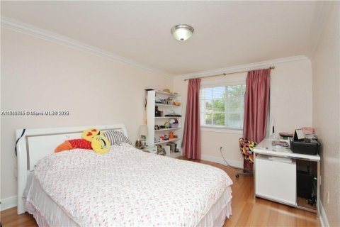 House in Hialeah, Florida 3 bedrooms, 172.8 sq.m. № 1971863 - photo 9