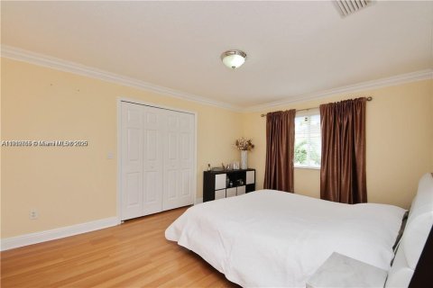 House in Hialeah, Florida 3 bedrooms, 172.8 sq.m. № 1971863 - photo 8