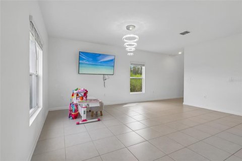 Villa ou maison à vendre à Kissimmee, Floride: 4 chambres, 174.56 m2 № 2410593 - photo 6