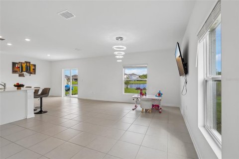 Villa ou maison à vendre à Kissimmee, Floride: 4 chambres, 174.56 m2 № 2410593 - photo 4