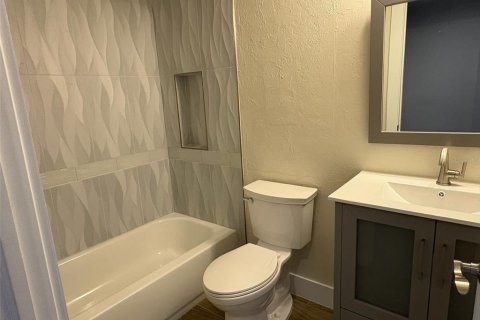 House in Fort Myers, Florida 2 bedrooms, 144.74 sq.m. № 1894987 - photo 28