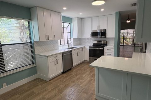 House in Fort Myers, Florida 2 bedrooms, 144.74 sq.m. № 1894987 - photo 14