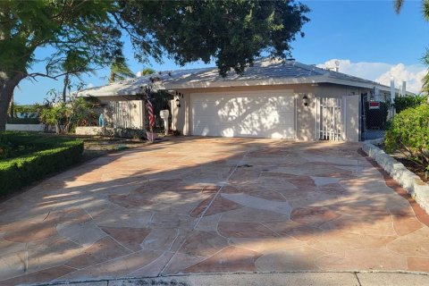 House in Clearwater, Florida 5 bedrooms, 299.61 sq.m. № 1775483 - photo 4