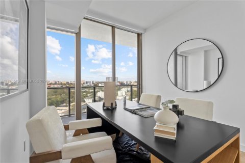 Condo in Miami, Florida, 3 bedrooms  № 2077802 - photo 4