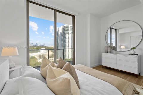 Condo in Miami, Florida, 3 bedrooms  № 2077802 - photo 11