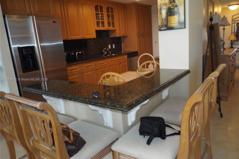 Condo in Hallandale Beach, Florida, 2 bedrooms  № 1787043 - photo 16