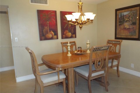 Condo in Hallandale Beach, Florida, 2 bedrooms  № 1787043 - photo 22