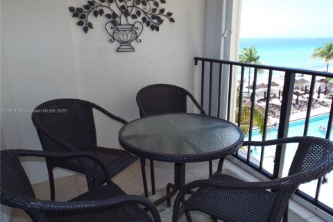 Condo in Hallandale Beach, Florida, 2 bedrooms  № 1787043 - photo 21