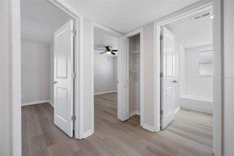 Снять в аренду квартиру в Сент-Питерсберг, Флорида 3 комнаты, 83.61м2, № 2156402 - фото 13