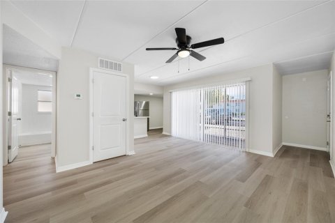 Квартира в Сент-Питерсберг, Флорида 3 комнаты, 83.61м2 № 2156402