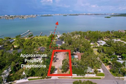 Terreno en venta en Saint Petersburg, Florida № 1900522 - foto 1
