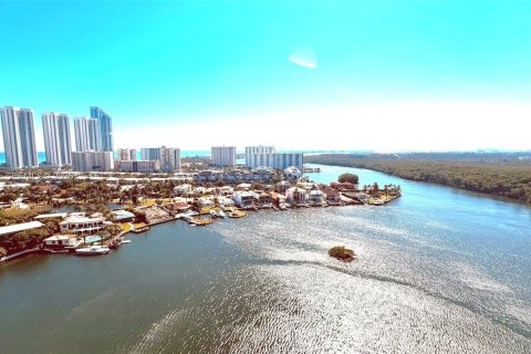 Кондоминиум с 2 спальнями в Санни-Айлс-Бич, Флорида № 2021962