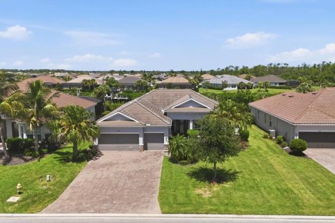 House in Port Charlotte, Florida 4 bedrooms, 218.23 sq.m. № 2198523