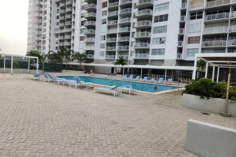 Condominio en venta en Aventura, Florida, 2 dormitorios, 116.22 m2 № 1868600 - foto 22