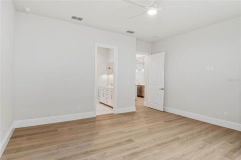 House in Apopka, Florida 7 bedrooms, 332.31 sq.m. № 1787701 - photo 20