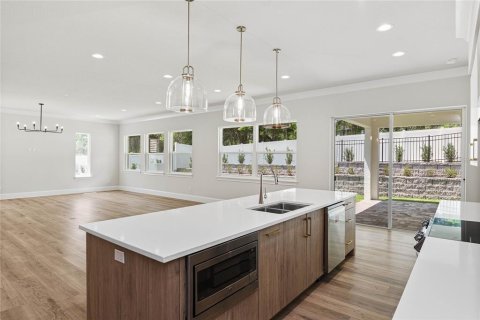 House in Apopka, Florida 7 bedrooms, 332.31 sq.m. № 1787701 - photo 12