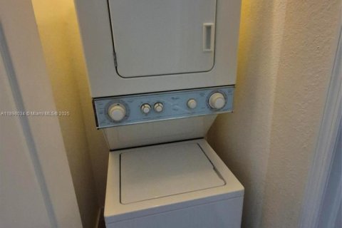 Снять в аренду кондоминиум в Хайалиа, Флорида 2 спальни, 89.84м2, № 1949846 - фото 15