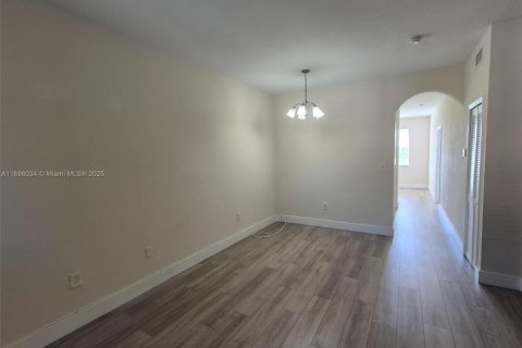 Снять в аренду кондоминиум в Хайалиа, Флорида 2 спальни, 89.84м2, № 1949846 - фото 2