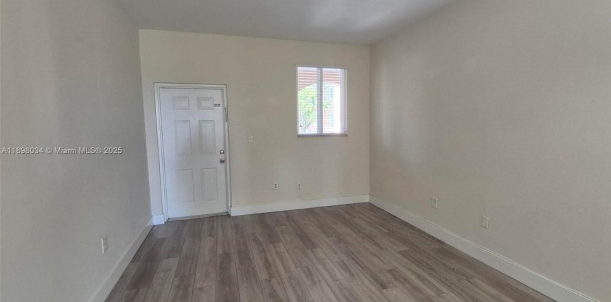 Кондоминиум с 2 спальнями в Хайалиа, Флорида № 1949846