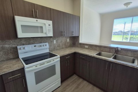 Снять в аренду кондоминиум в Хайалиа, Флорида 2 спальни, 89.84м2, № 1949846 - фото 4