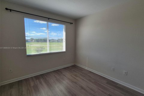 Снять в аренду кондоминиум в Хайалиа, Флорида 2 спальни, 89.84м2, № 1949846 - фото 8