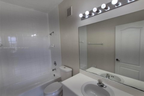 Снять в аренду кондоминиум в Хайалиа, Флорида 2 спальни, 89.84м2, № 1949846 - фото 9