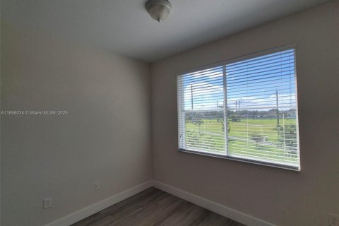 Снять в аренду кондоминиум в Хайалиа, Флорида 2 спальни, 89.84м2, № 1949846 - фото 7