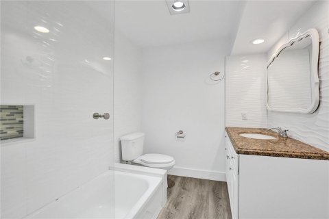 House in Fort Lauderdale, Florida 3 bedrooms, 183.85 sq.m. № 2181304 - photo 23