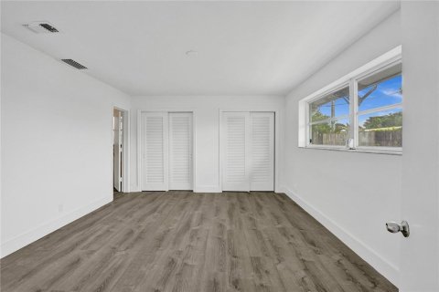 House in Fort Lauderdale, Florida 3 bedrooms, 183.85 sq.m. № 2181304 - photo 12